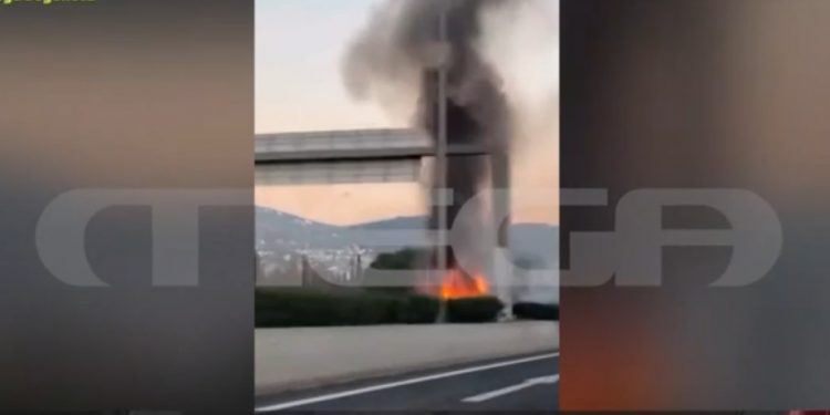 Βίντεο Ντοκουμέντο με φορτηγό να τυλίγεται στις φλόγες στην Εθνική Οδό Αθηνών Λαμίας – ΦΩΤΟ
