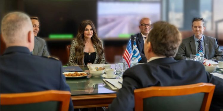 Συνάντηση Χρυσοχοΐδη – Γκιλφόιλ: Υπάρχει παραδοσιακά στενή συνεργασία στις Υπηρεσίες των δύο χωρών σε θέματα Τρομοκρατίας και οργανωμένου εγκλήματος – ΦΩΤΟ