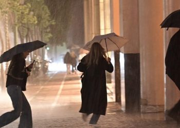 Κακοκαιρία Byron: «Πνίγεται» η Αττική – Σε κατάσταση επιφυλακής το Πυροσβεστικό Σώμα – ΒΙΝΤΕΟ – ΦΩΤΟ