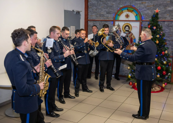 Να τα πούμε; Χριστουγεννιάτικα κάλαντα στη Γενική Αστυνομική Διεύθυνση Αττικής – ΦΩΤΟ