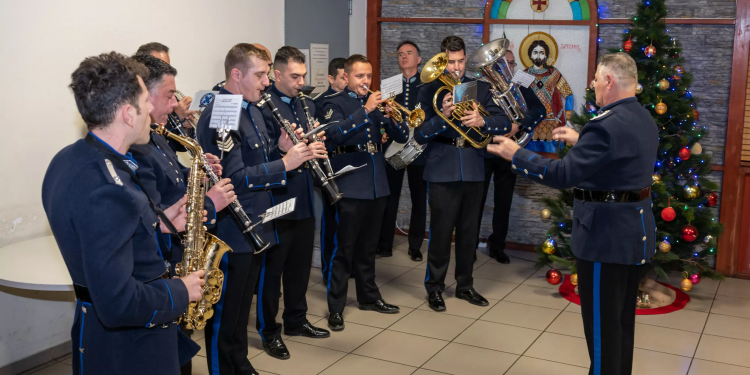 Να τα πούμε; Χριστουγεννιάτικα κάλαντα στη Γενική Αστυνομική Διεύθυνση Αττικής – ΦΩΤΟ