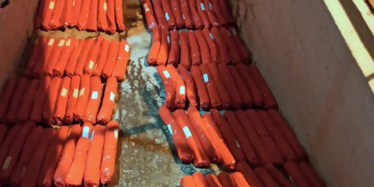 Κάλυμνος: Συνελήφθησαν 3 άτομα που μετέφεραν 275 κιλά εκρηκτικής ύλης – ΦΩΤΟ