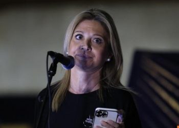 Συγγενείς θυμάτων Τεμπών: Αποστάσεις για την πρόθεση κόμματος από την Μαρία Καρυστιανού