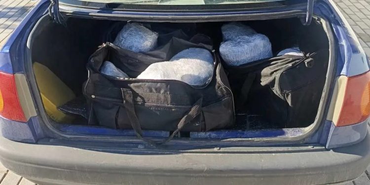 Kαστοριά: Οι βαλίτσες είχαν μέσα 28 κιλά χασίς – Χειροπέδες σε μία 19χρονη, έναν 20χρονο και έναν 34χρονο – ΦΩΤΟ