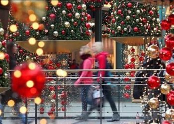 Μέχρι ποια ώρα θα είναι ανοιχτά σήμερα παραμονή Πρωτοχρονιάς τα σούπερ μάρκετ και τα καταστήματα