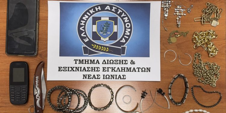Νέα Ιωνία: Χειροπέδες σε 54χρονη «μακρυχέρα» οικιακή βοηθό, καθώς και στον 37χρονο συνεργό της – ΦΩΤΟ