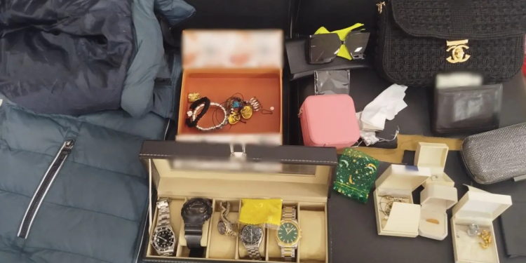 Πιάστηκε ο «μπουκαδόρος» σε σπίτι στο Γαλαξίδι Φωκίδας – ΦΩΤΟ