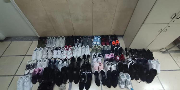 Πειραιάς: Τρεις συλλήψεις πλανόδιων πωλητών για μαϊμού προϊόντα – ΦΩΤΟ