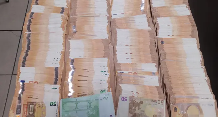 Θεσσαλονίκη: Εξαρθρώθηκε εγκληματική ομάδα που διακινούσε μαϊμού προϊόντα μέσω διαδικτύου – ΒΙΝΤΕΟ – ΦΩΤΟ