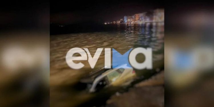 Νέα Στύρα: Αυτοκίνητο «φούνταρε» στη θάλασσα με τέσσερις επιβάτες