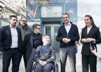 Στο Μετρό της Αθήνας ο Πρωθυπουργός για τις νέες παροχές ΑμεΑ: Στοιχειώδης κίνηση αξιοπρέπειας απέναντι στους συμπολίτες μας η Κάρτα Αναπηρίας