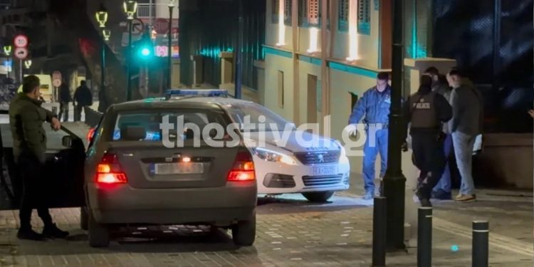 Θεσσαλονίκη: Επίθεση με μολότοφ σε περιπολικό πίσω από το Τουρκικό Προξενείο – 9 προσαγωγές – ΒΙΝΤΕΟ – ΦΩΤΟ