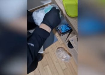 Διακίνηση ναρκωτικών σε σχολεία της Αττικής: Προφυλακιστέοι και 12 κατηγορούμενοι, μεταξύ των οποίων και τα ανήλικα «βαποράκια» – BINTEO