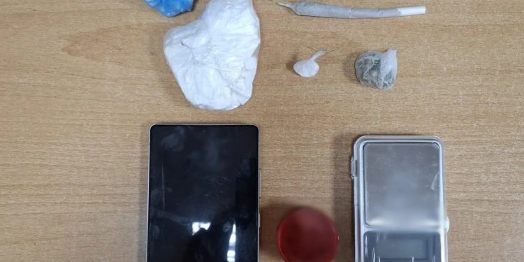 Θήβα: Στη «φάκα» της ΕΛΑΣ άνδρας που πιάστηκε με κοκαΐνη και κάνναβη – ΦΩΤΟ