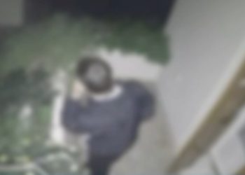 ΒΙΝΤΕΟ ΝΤΟΚΟΥΜΕΝΤΟ: Καρέ καρέ η δράση του 21χρονου που λήστευε ανήλικους υπό την απειλή μαχαιριού στη Νέα Σμύρνη