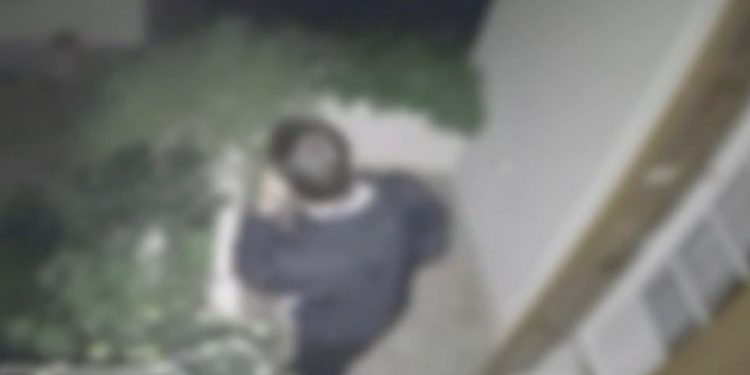 ΒΙΝΤΕΟ ΝΤΟΚΟΥΜΕΝΤΟ: Καρέ καρέ η δράση του 21χρονου που λήστευε ανήλικους υπό την απειλή μαχαιριού στη Νέα Σμύρνη