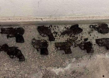 Απίστευτο: Υδραυλικός ανακάλυψε 9 πιστόλια στην κεντρική αποχέτευση του Αστυνομικού Τμήματος Κυψέλης – ΒΙΝΤΕΟ – ΦΩΤΟ