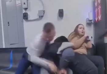 ΒΙΝΤΕΟ ΝΤΟΚΟΥΜΕΝΤΟ: Ληστής επιχείρησε να πυροβολήσει τους αστυνομικούς που τον συνέλαβαν στο Οχάιο