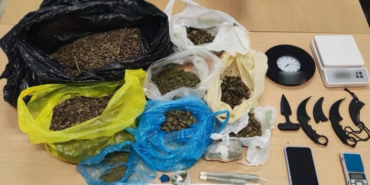 Πάτρα: Συνελήφθησαν άνδρας και γυναίκα που «θησαύριζαν» κάνοντας διακίνηση κάνναβης – ΦΩΤΟ