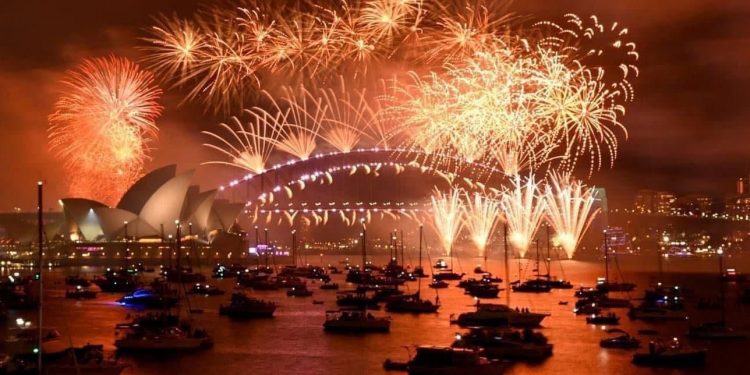 Ο πλανήτης υποδέχεται σταδιακά το 2026  – ΒΙΝΤΕΟ – ΦΩΤΟ