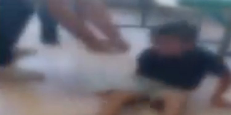 Σοκ στην Τουρκία: ΒΙΝΤΕΟ με παιδιά με αυτισμό δεμένα στα θρανία – ΦΩΤΟ