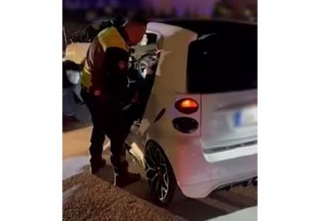 Stop της Τροχαίας σε κόντρες στην Καλλιθέα – Αφαιρεθήκαν διπλώματα και άδειες κυκλοφορίας – ΒΙΝΤΕΟ