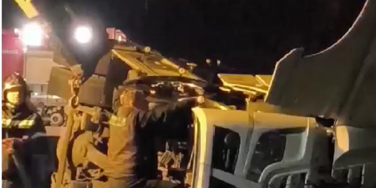 Άρτα: Σοβαρό τροχαίο με ανατροπή φορτηγού στην Ιονία Οδό – ΦΩΤΟ