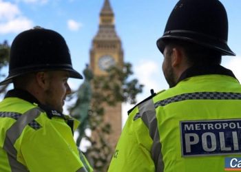 Προειδοποίηση βρετανικής αστυνομίας: Χειροπέδες σε όσους καλούν σε «ιντιφάντα» – ΒΙΝΤΕΟ