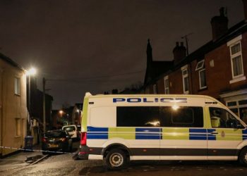 Νέα υπόθεση «Πελικό» στη Βρετανία: 49χρονος νάρκωνε και βίαζε επί χρόνια τη σύζυγό του μαζί με πέντε συνεργούς