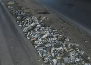 Νέα Ιωνία: Έπεσαν τσιμέντα από γέφυρα – ΒΙΝΤΕΟ