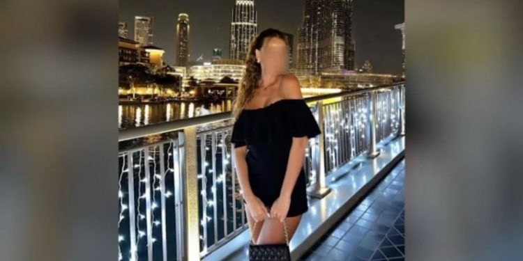 «Σάλος» με γυναίκα αστυνομικό που πυροβολεί στον αέρα με το όπλο της ενώ είναι σε γλέντι – ΒΙΝΤΕΟ