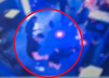 BINTEO NTOKOYMENTO από τον άγριο ξυλοδαρμό του 30χρονου που οδήγησε στον θάνατό του μέσα σε μπαρ στην Πάτρα